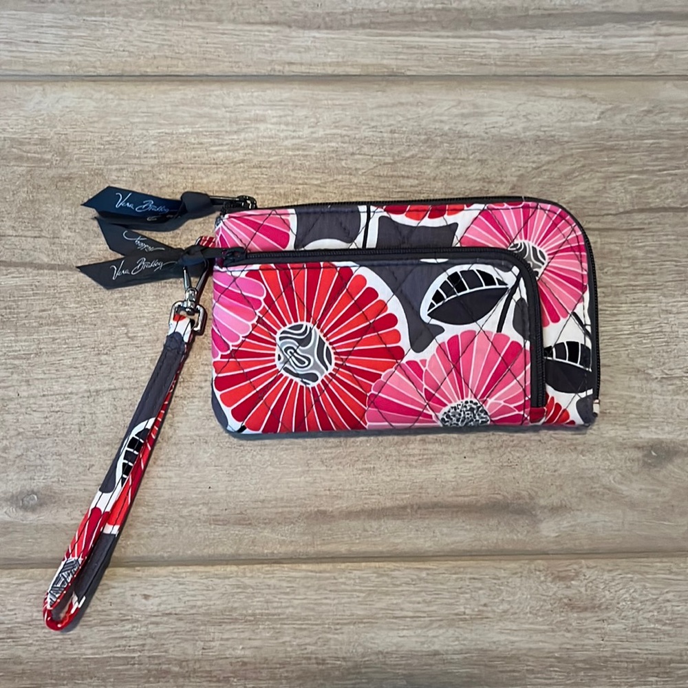 NWOT Vera Bradley Zip Zip Wristlet Cherry Blossom